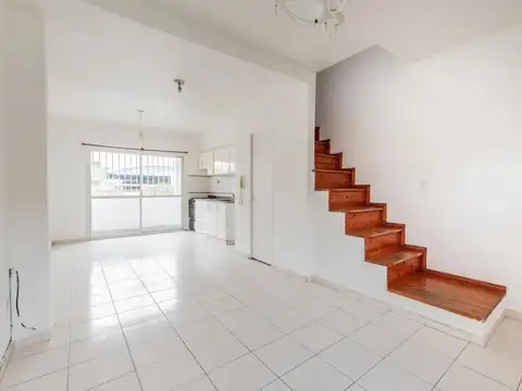 Venta Duplex Tres Ambientes en Condominio APTO CREDITO