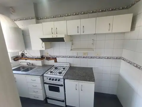 DEPARTAMENTO DE 2 AMB A METROS DE AV CARABOBO Y DIRECTORIO SUBTE Y MEDIOS DE TRANSPORTE