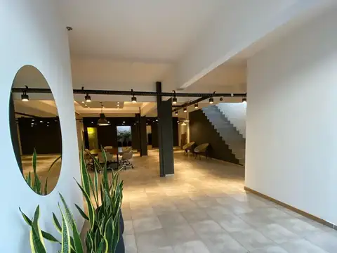 alquiler oficina con cochera y espacio deposito 1000m2