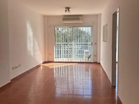 Ramon L Falcon 5700, Piso 2