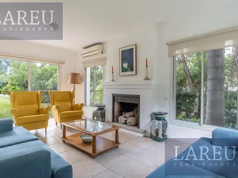 Casa 5 ambientes con 3 baños