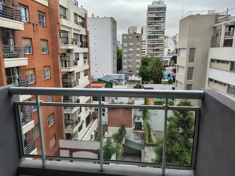 Departamento de 1 ambiente con balcón en venta en Flores