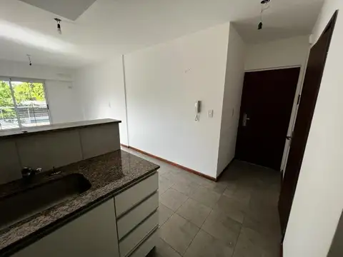 Departamento en Alquiler en Luis Agote, $ 330.000