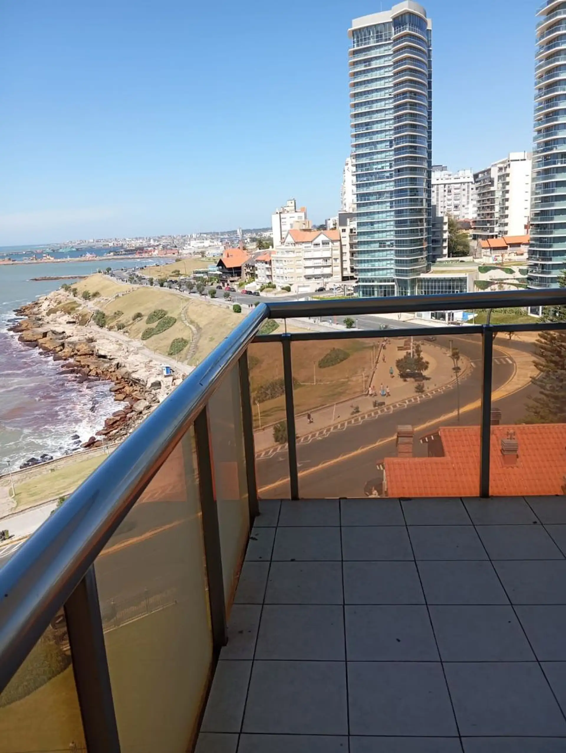 Departamento 3 amb, 110m² con cochera y vista al mar — Playa Chica