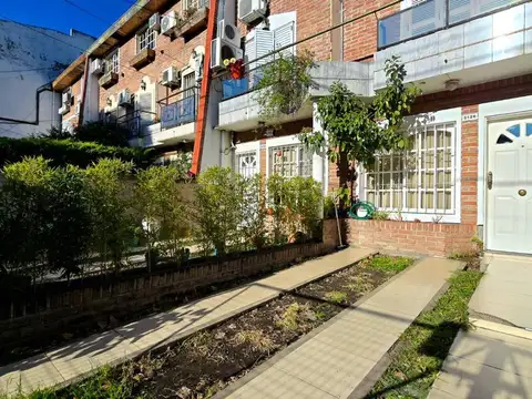 CASA TRIPLEX 5 AMBIENTES PATIO PARRILLA COCHERA