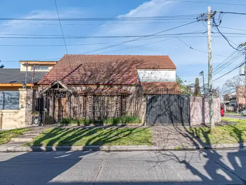 CASA EN VENTA 4 AMBIENTES – CASTELAR NORTE