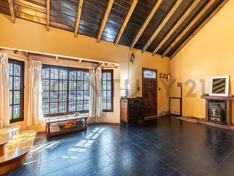 Casa 4 ambientes con 1 baño