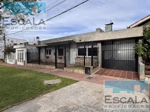 CASA DE 3 DORMITORIOS CON COCHERA EN VENTA ALBERDI