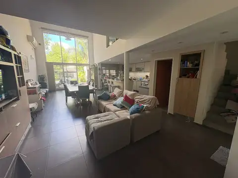 Casa 4 ambientes con 4 baños