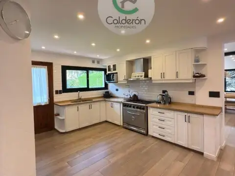 Casa 5 ambientes con 3 baños