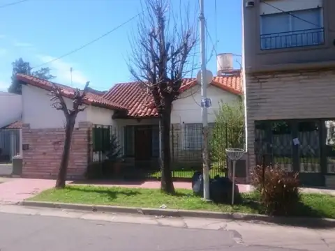 Casa en Venta en Castelar, USD 150.000