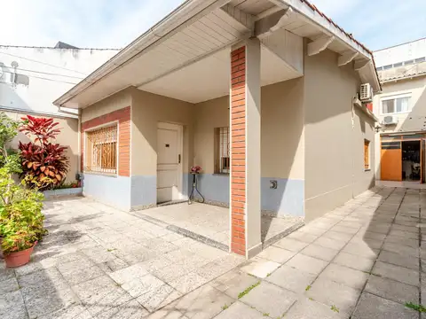 Comodísimo PH en venta en Beccar, ideal dos familias o para obtener una excelente renta.