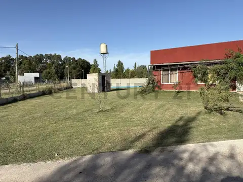 VENTA Casa Quinta de 4 Ambientes con Piscina y habitación en Suite con vestidor