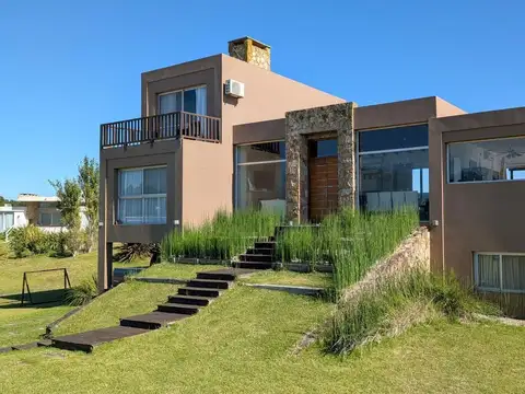 Casa en venta - 4 Dormitorios 4 Baños - Residencial I