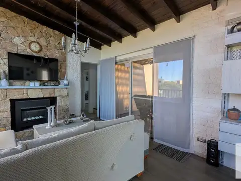 Casa 6 ambientes con 4 baños