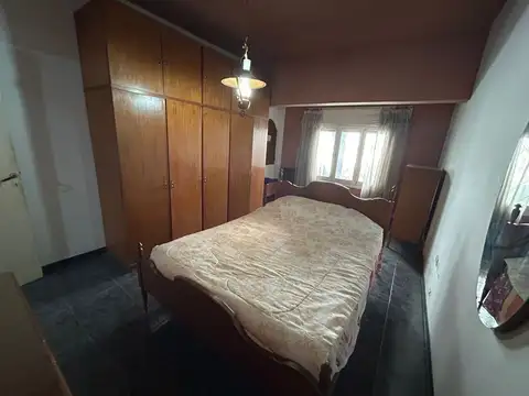 EXCELENTE CASA C/PILETA Y PARQUE EN RAFAEL CALZADA
