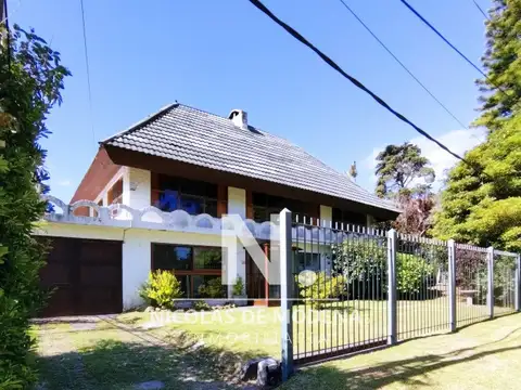 VENTA DE HERMOSA CASA EN BARRIO PINARES - 3 DORMITORIOS - 