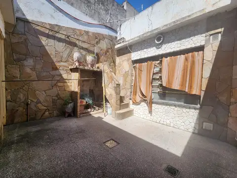 Casa 4 ambientes con 1 baño