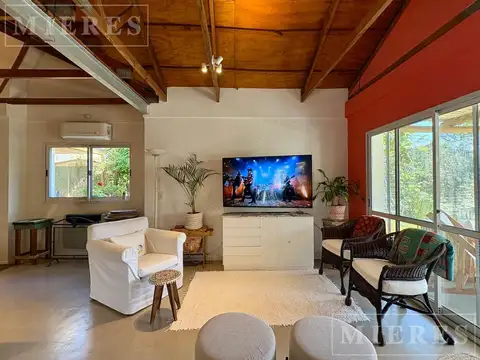 Casa 4 ambientes con 2 baños