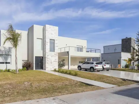 Venta Casa en el Principado Canning