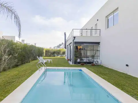 Casa 5 ambientes con 4 baños