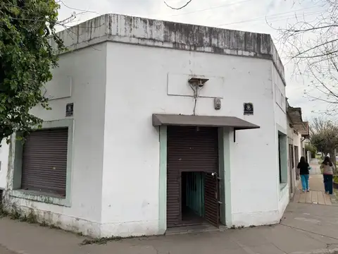 LOCAL COMERCIAL VENTA EN ESQUINA SOBRE RUTA 4