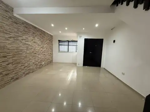Depto Tipo Casa en Alquiler de 3 dormitorios
