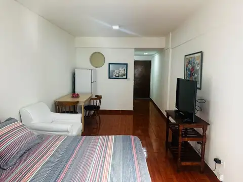 BAJÓ DE PRECIO Monoambiente con balcón - Seguridad 24hs - Luminoso - Recoleta