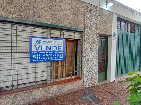 VENTA CASA QUILMES CON COCHERA Y JARDIN