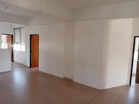 Oficina 6 ambientes con 2 baños