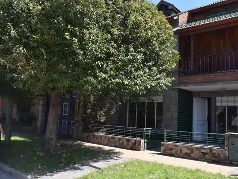 Casa en Venta Quilmes, excelente ubicación y edificación. Financiación propia.