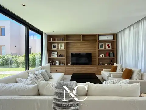 Casa 6 ambientes con 7 baños