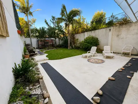 Casa 8 ambientes con 3 baños
