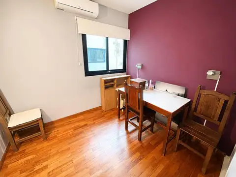 Casa en Alquiler con 2 cocheras