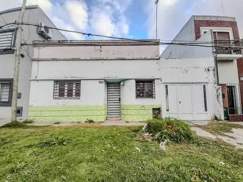 CASA EN VENTA TOLOSA LA PLATA 2 DORMITORIOS PARQUE