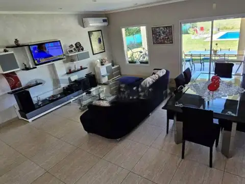 Casa 5 ambientes con 3 baños
