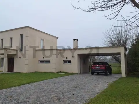 Hermosa casa de dos plantas en Barrio Privado Haras Santa Maria El Molino Norte