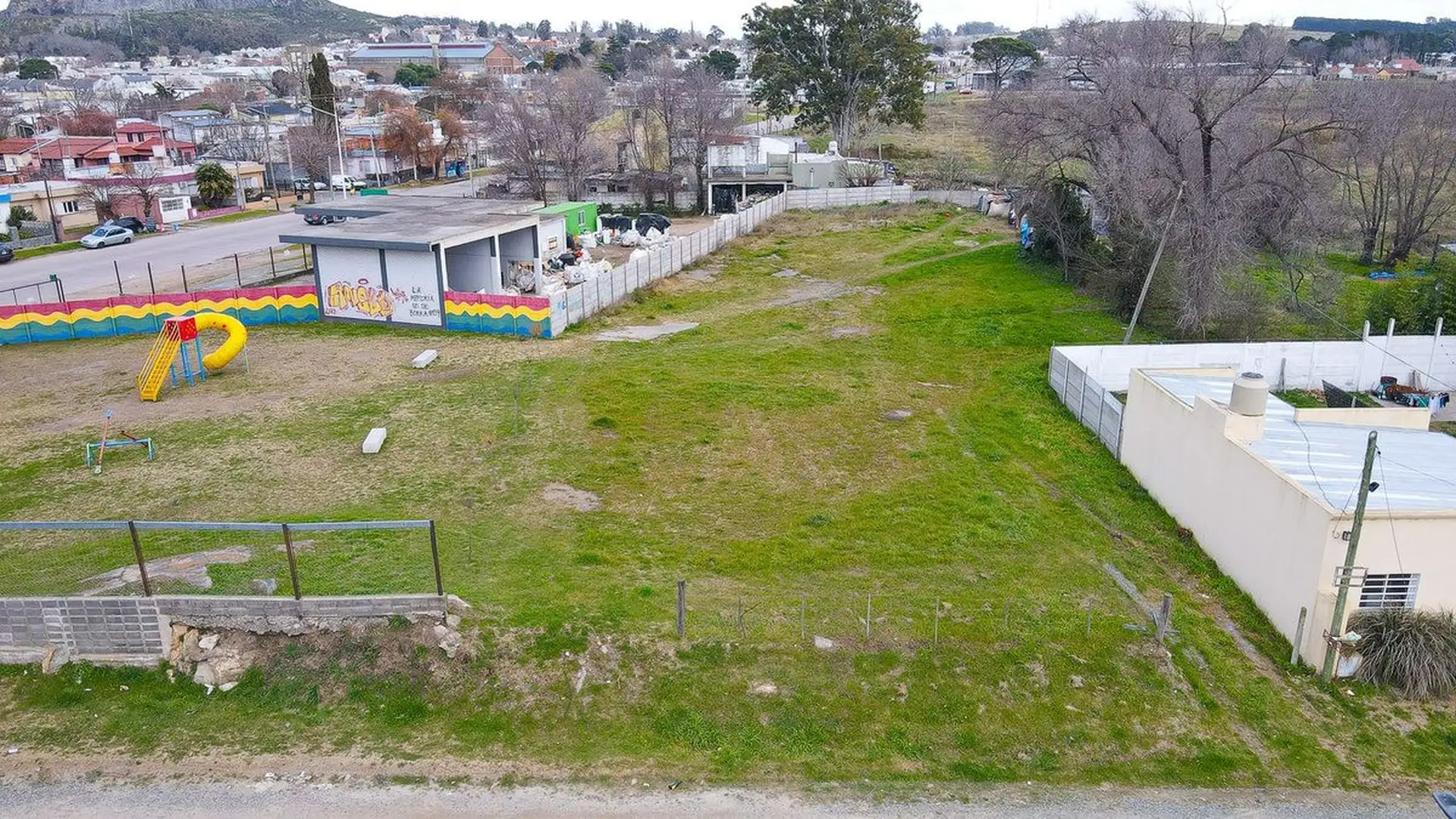 VENTA AMPLIO LOTE EN TANDIL BUENA UBICACIÓN