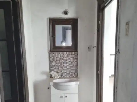 Casa con local y terreno en venta