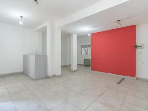 Curapaligue y Ramon Falcon - Local - 58 m2