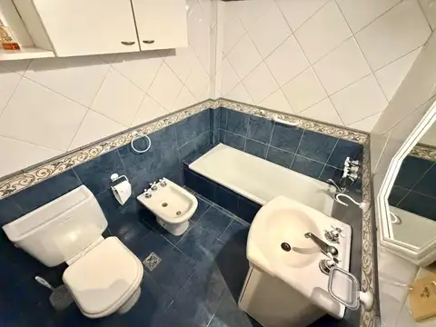Departamento 3 ambientes con cochera en excelente ubicación.