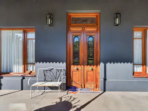 Casa 8 ambientes con 4 baños