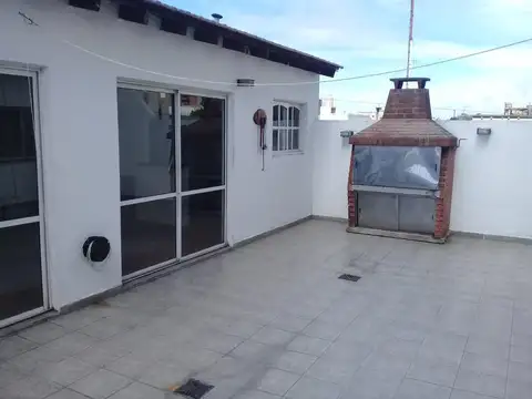 Piso, tipo PH, 4 ambientes, 2 banos, Cochera, Quincho
