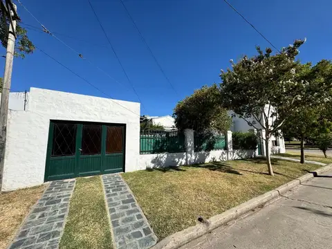 SE VENDE CASA 3 HABITACIONES  GARAGE