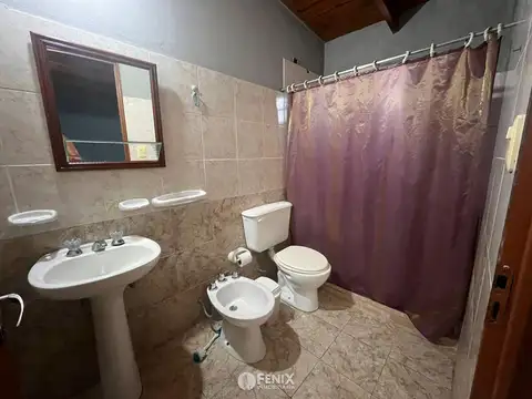 Casa en Alquiler con 2 cocheras