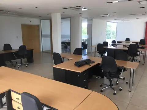 Propiedad única con local, oficina, y galpones todo AAA, en ingreso a Venado Tuerto