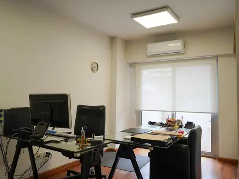 Oficina 5 ambientes con 2 baños