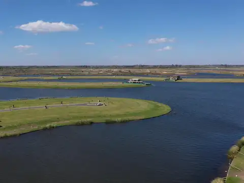 Avenida de los Lagos al 9600