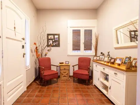 Casa 5 ambientes con 2 baños