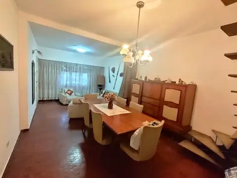 Casa 5 ambientes con 3 baños